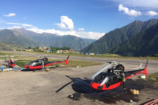 Everest Base Camp Helicopter Tour Stop at Hotel Everest View. - Group flying on a helicopter: the seat strategy that matters