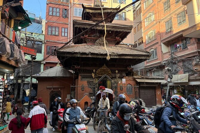 Kathmandu Food & Drink and Shopping Rickshaw Tour - Why This Kathmandu Food Tour Feels Easy (Even If It’s Your First Night)