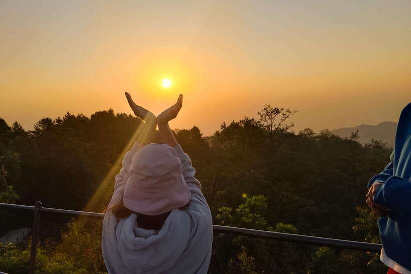 Kathmandu: Nagarkot Sunrise Tour Private or Group with Lunch - Arrival at the Viewpoint: The Golden Rays Window You’re Paying For