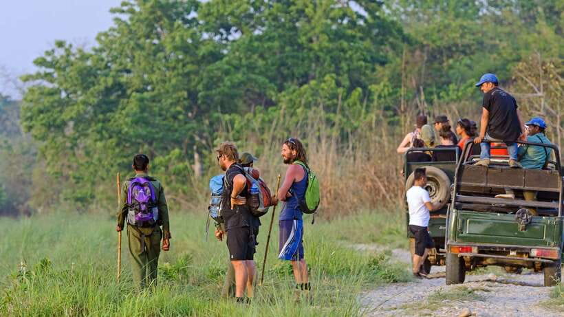 Kathmandu/Pokhara: 3 Day Chitwan Jungle Safari Tour - Day 2: Rapti River canoe ride, jungle walk, and the jeep safari push