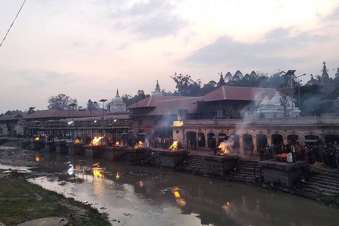 Pashupatinath Evening Aarati: Few Divinely Hours in Kathmandu - Pickup, arrival, and how to avoid the bad viewing scramble