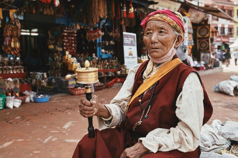 Spiritual Nepal: Expert insight into Multifaith Journey - Pashupatinath Temple: sadhus, cremation views, and the Arati light offering